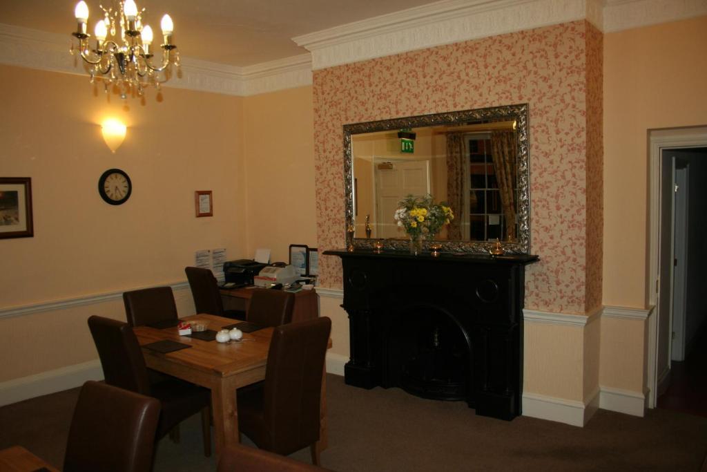 The Trewythen Hotel Ланидлойс Екстериор снимка